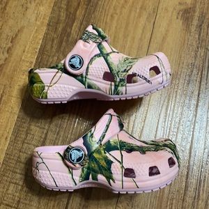 Baby Crocs Pink Realtree Camo Size 2/3
